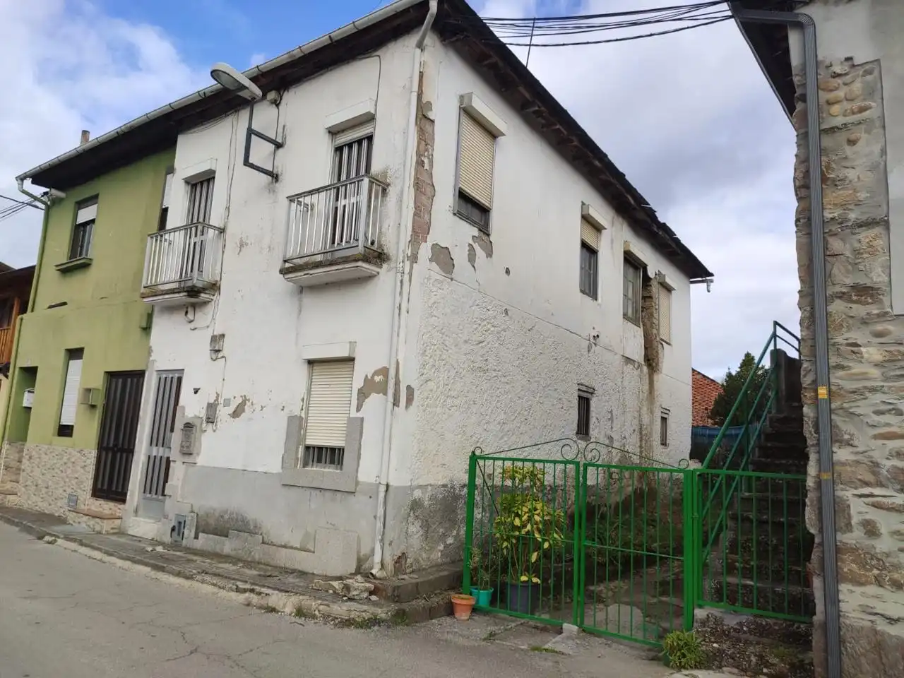 Vista exterior de Casa o chalet en venta en Carracedelo con Piscina comunitaria