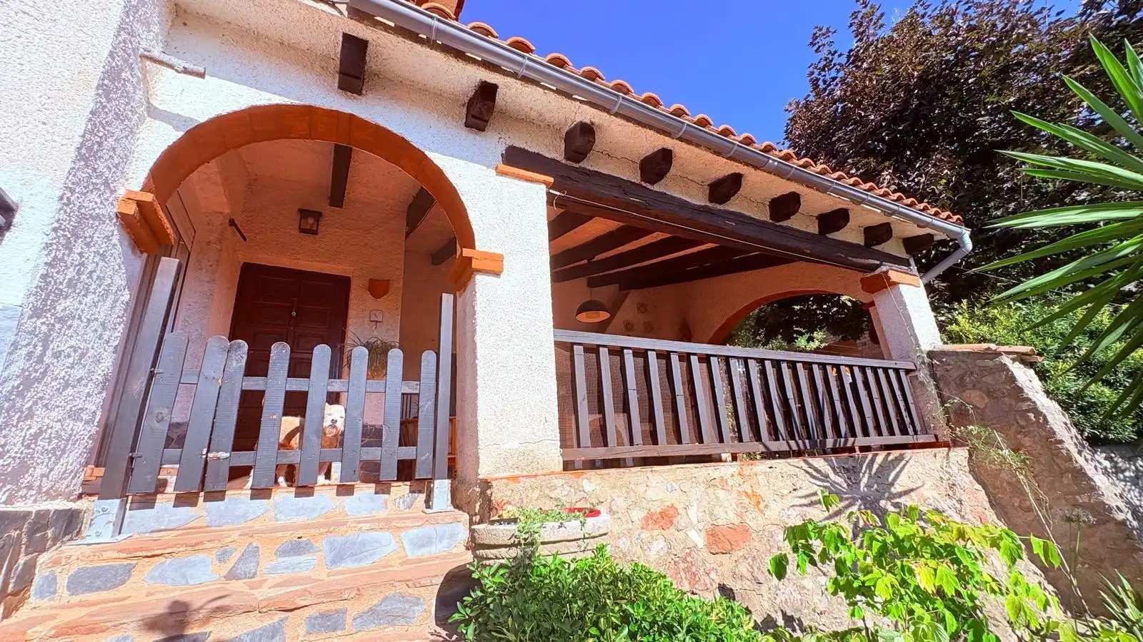 Vista exterior de Casa o xalet en venda en Castellar del Vallès amb Aire condicionat, Calefacció i Jardí privat