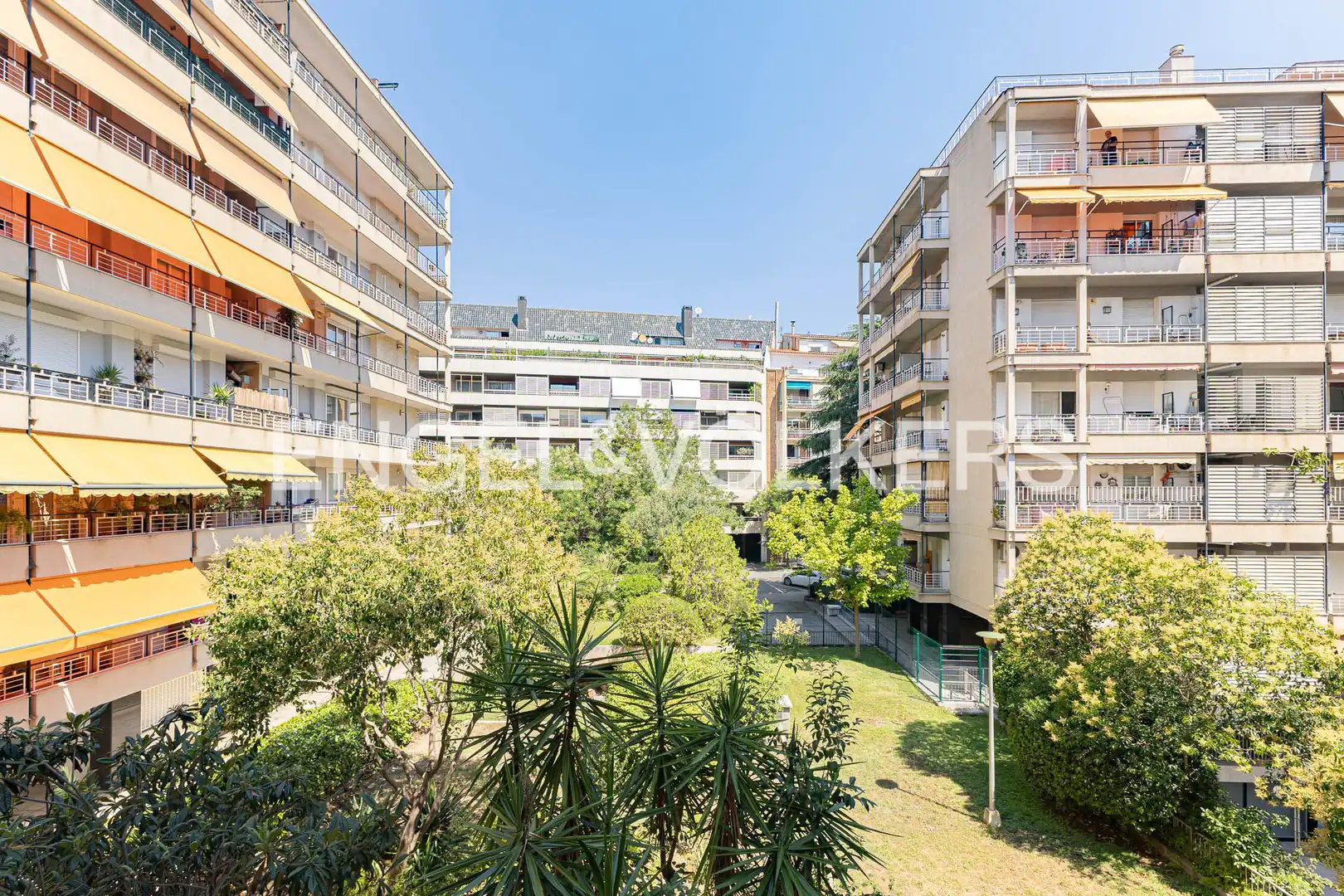 Vista exterior de Pis en venda en Barcelona amb Aire condicionat, Calefacció i Parquet