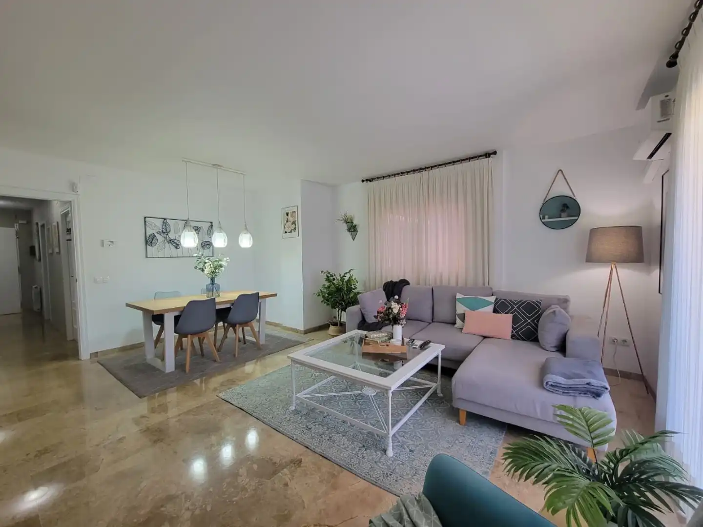 Sala d'estar de Casa adosada en venda en Reus amb Aire condicionat, Parquet i Terrassa