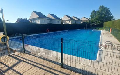 Piscina de Casa adosada en venda en Illescas amb Aire condicionat i Balcó