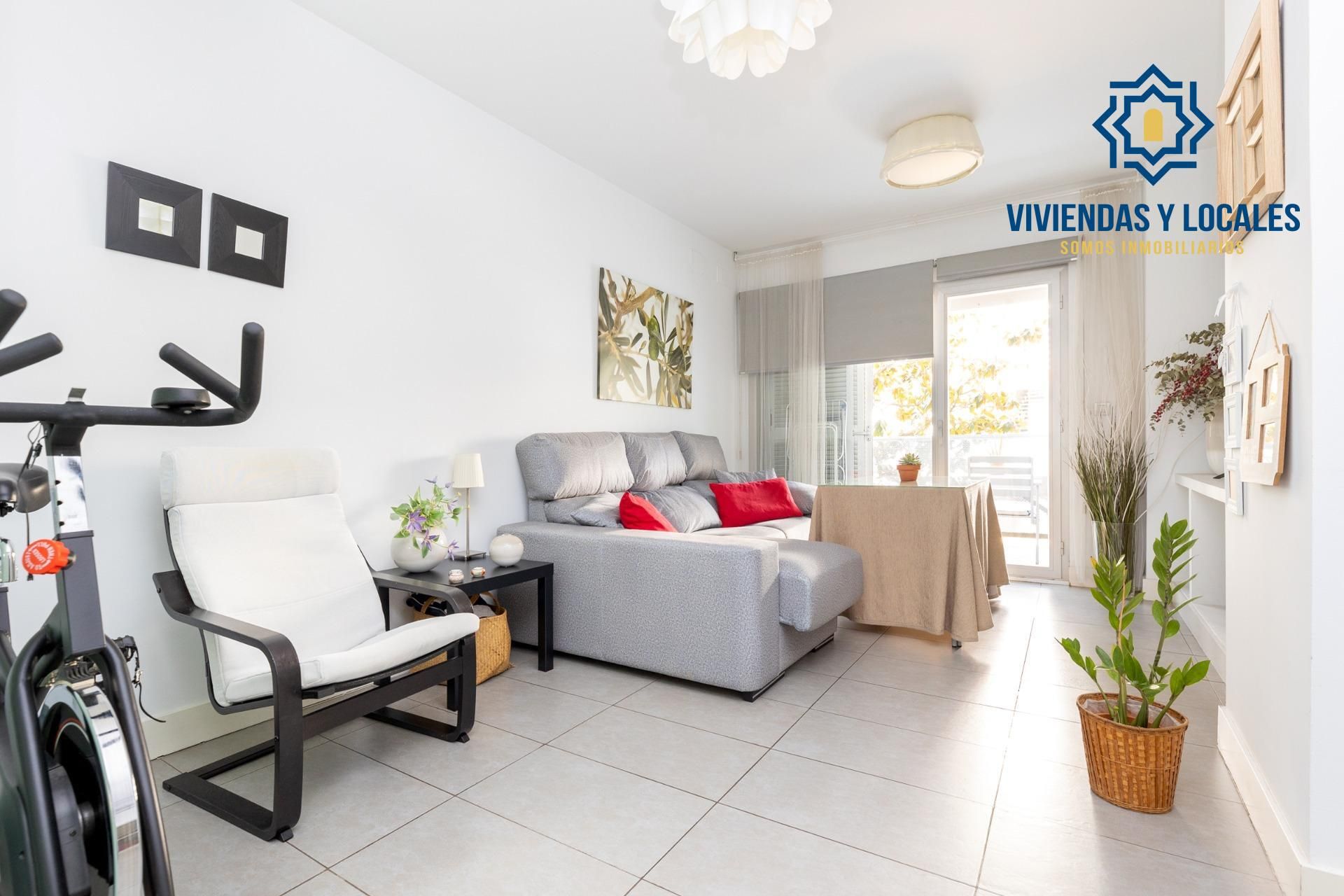 Sala d'estar de Planta baixa en venda en  Granada Capital amb Aire condicionat, Calefacció i Jardí privat