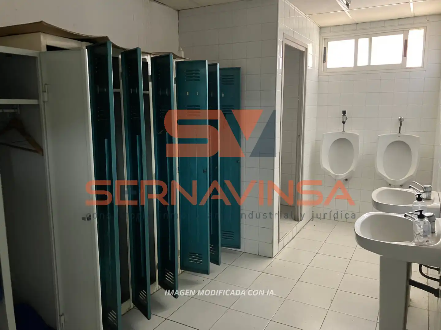 Bany de Nau industrial en venda en Rubí amb Alarma