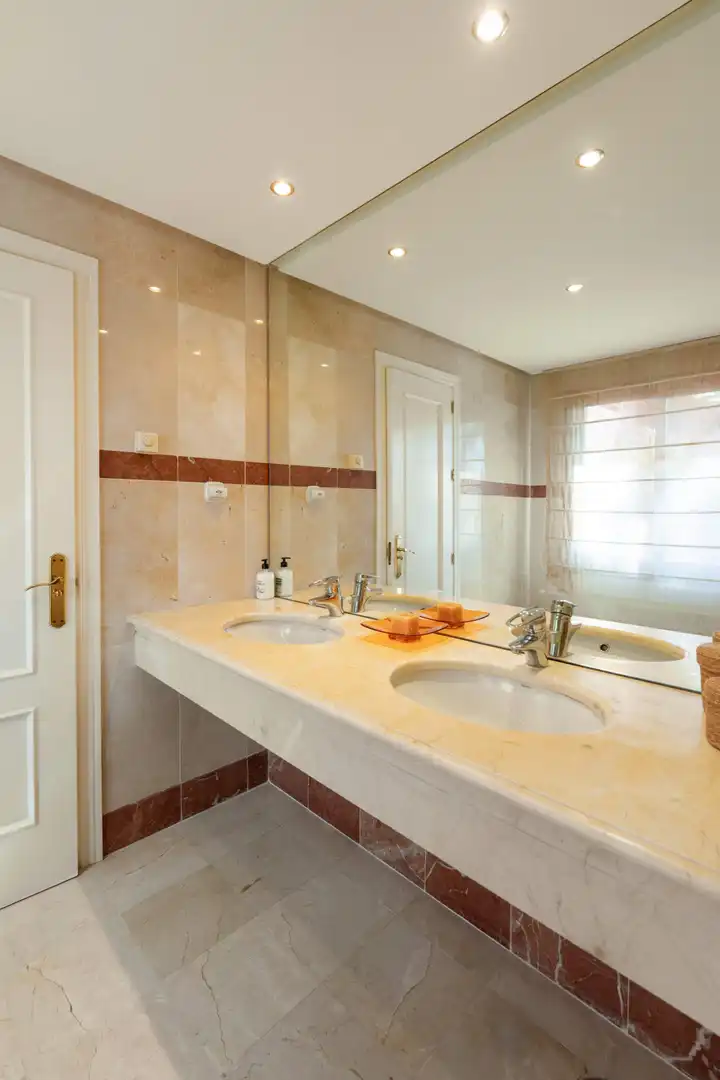 Bathroom of Attic for sale in Estepona  with Air Conditioner, Terrace and Swimming Pool