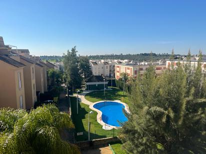 Schwimmbecken von Dachboden zum verkauf in Tomares mit Klimaanlage, Heizung und Privatgarten