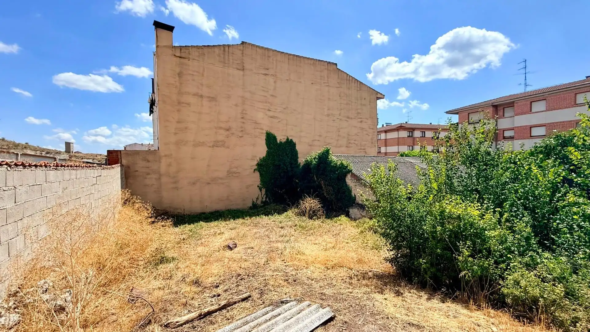 Terreny residencial en venda a Cuéllar