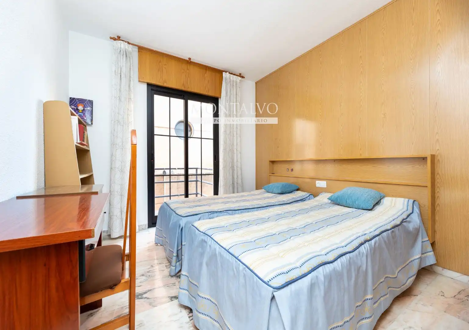 Bedroom of Flat for rent in Granada  with Heating, Terrace and Furnished