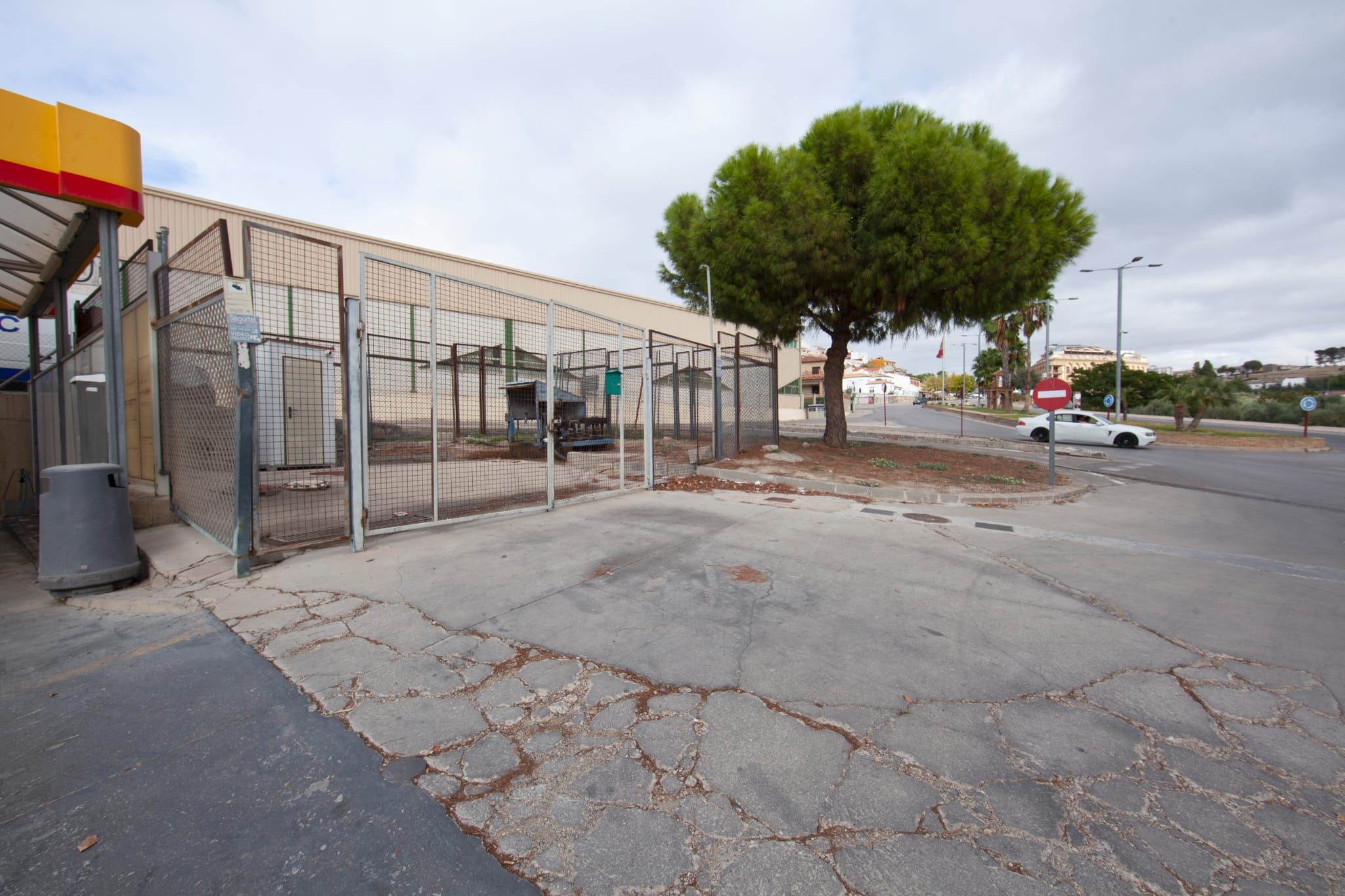 Vista exterior de Nau industrial en venda en Baeza