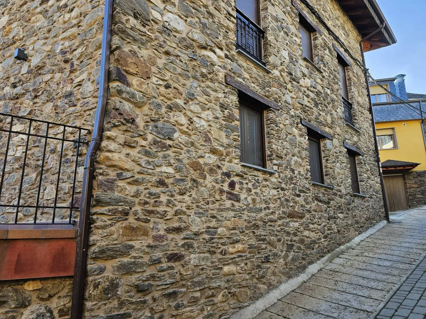 Exterior view of Buildings for sale in Sobrado (León)