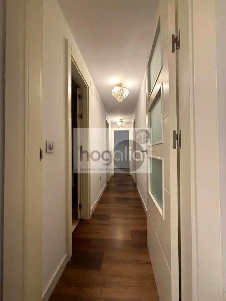 Wohnung zum Verkauf in Sevilla mit Klimaanlage, Terrasse und Gemeinschaftspool