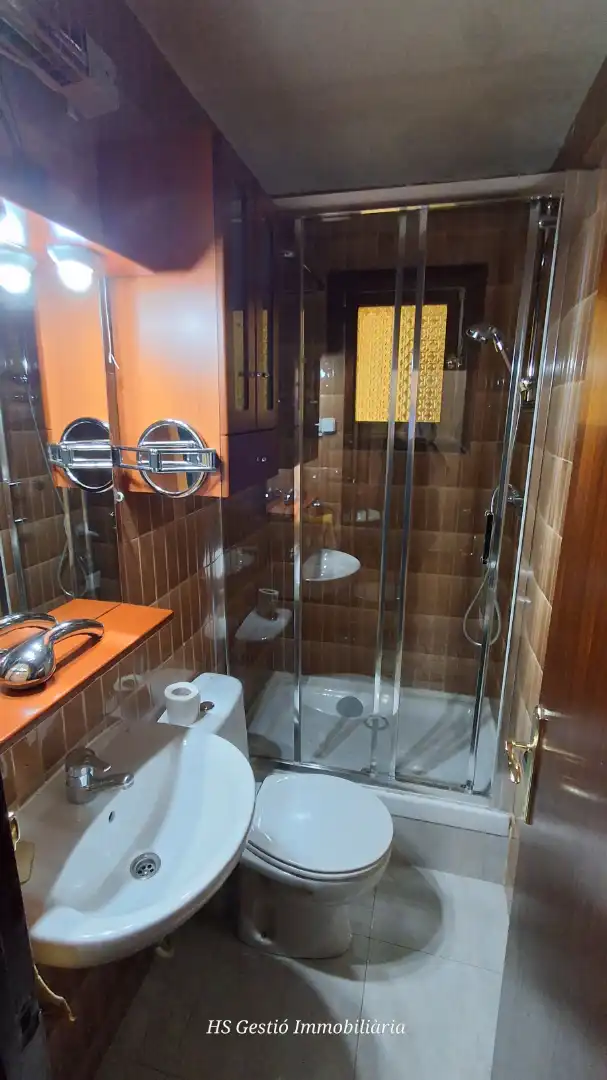 Bathroom of Flat for sale in Cornellà de Llobregat  with Oven