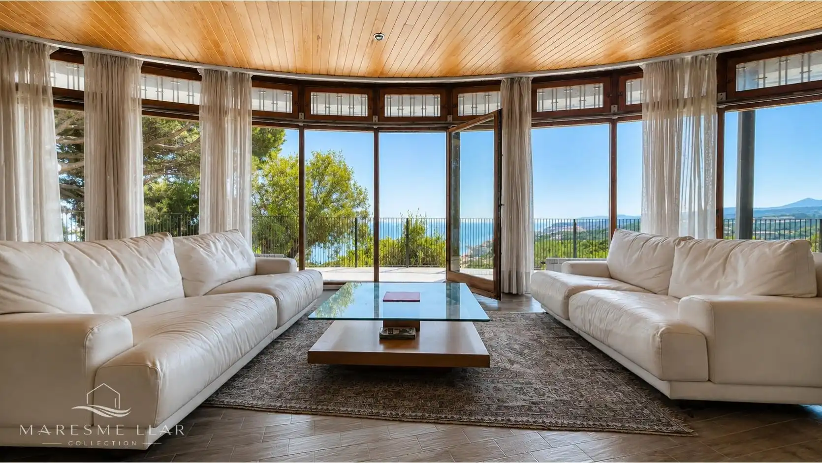 Sala d'estar de Casa o xalet en venda en Sant Pol de Mar amb Jardí privat i Piscina
