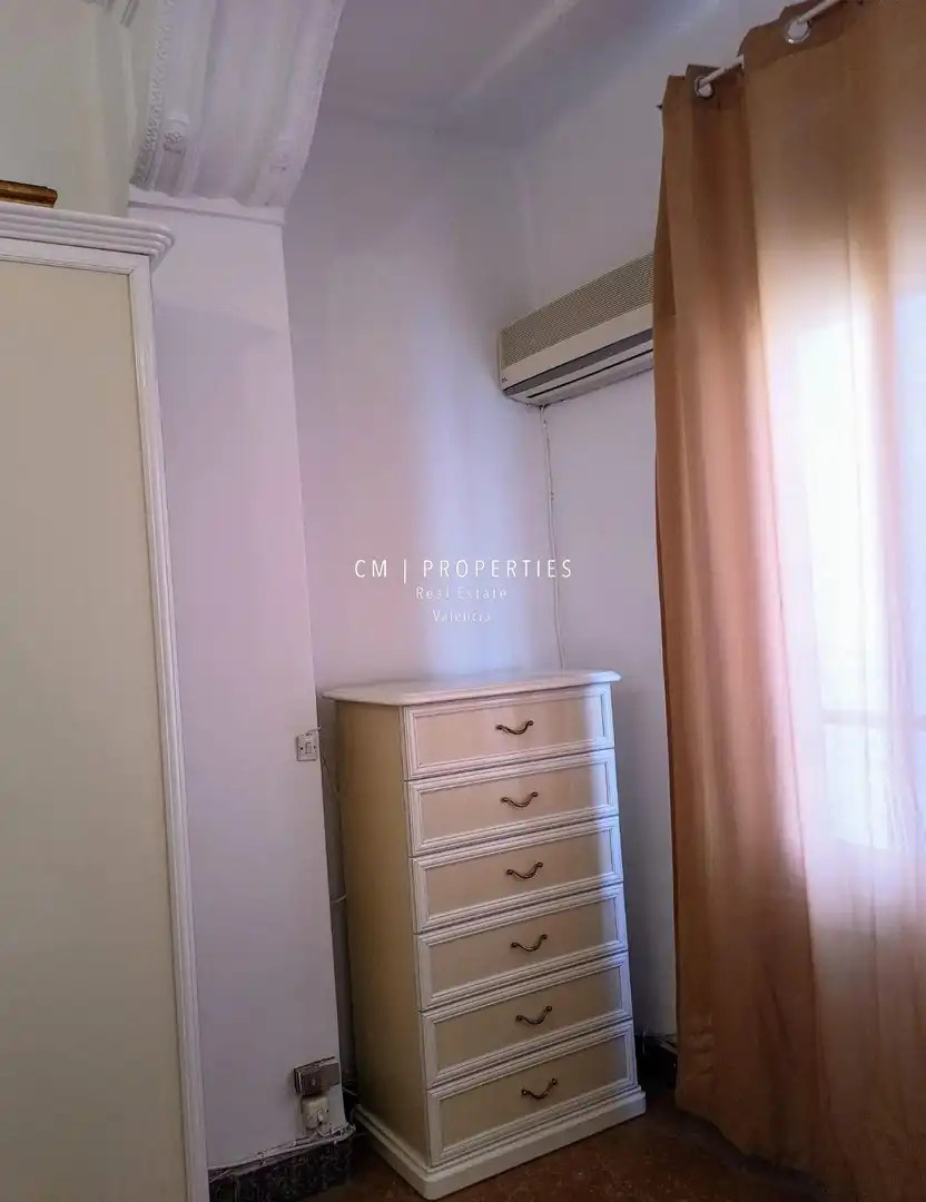 Bedroom of Flat for rent in Valencia  with Air Conditioner, Heating and Terrace