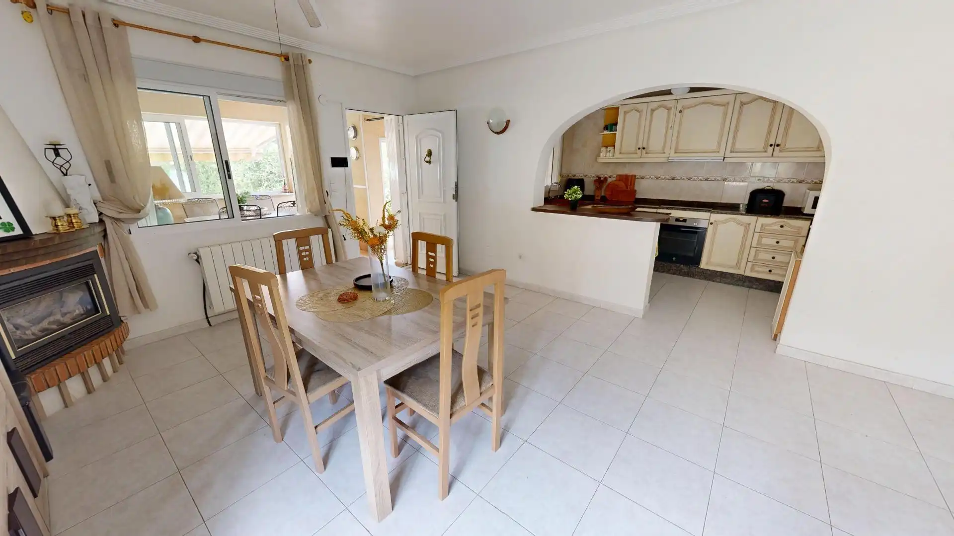 Cuina de Casa o xalet en venda en Torrevieja amb Aire condicionat, Calefacció i Jardí privat