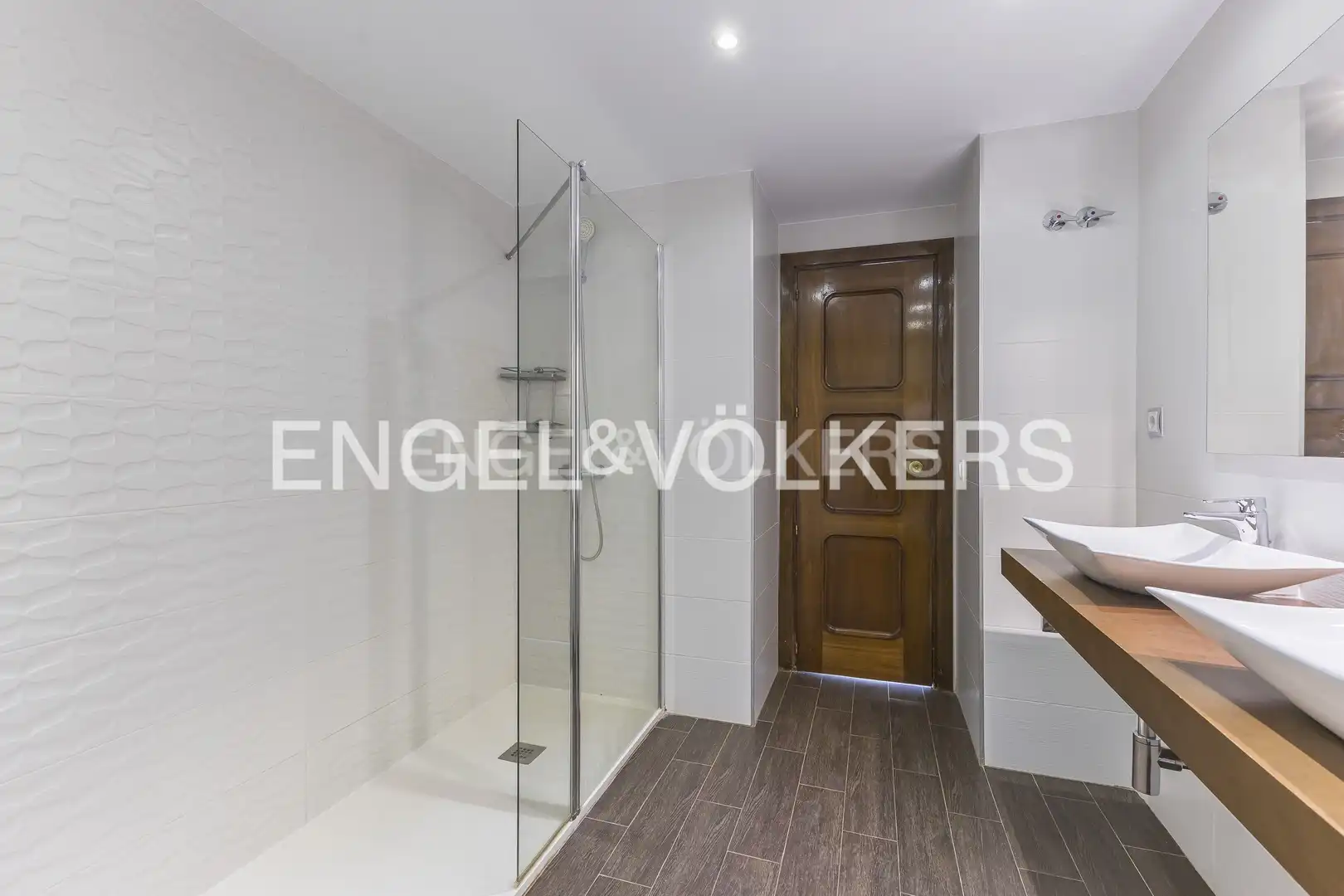 Bathroom of Flat for rent in Madrid  with Air Conditioner, Heating and Terrace
