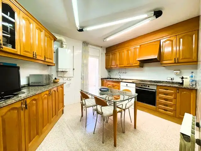 Küche von Einfamilien-Reihenhaus zum Verkauf in Badalona mit Heizung, Terrasse und Balkon