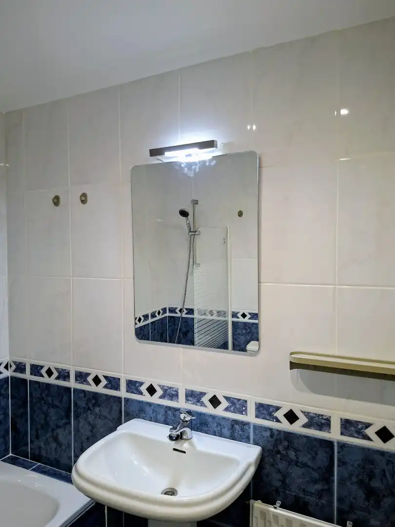 Badezimmer von Wohnungen zur Miete in Villanueva de la Cañada mit Heizung, Parkett und Möbliert