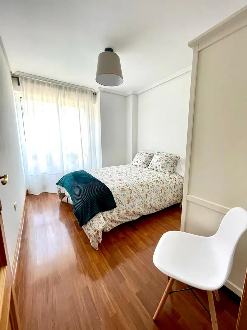 Dormitori de Casa adosada en venda en  Logroño amb Calefacció, Jardí privat i Terrassa