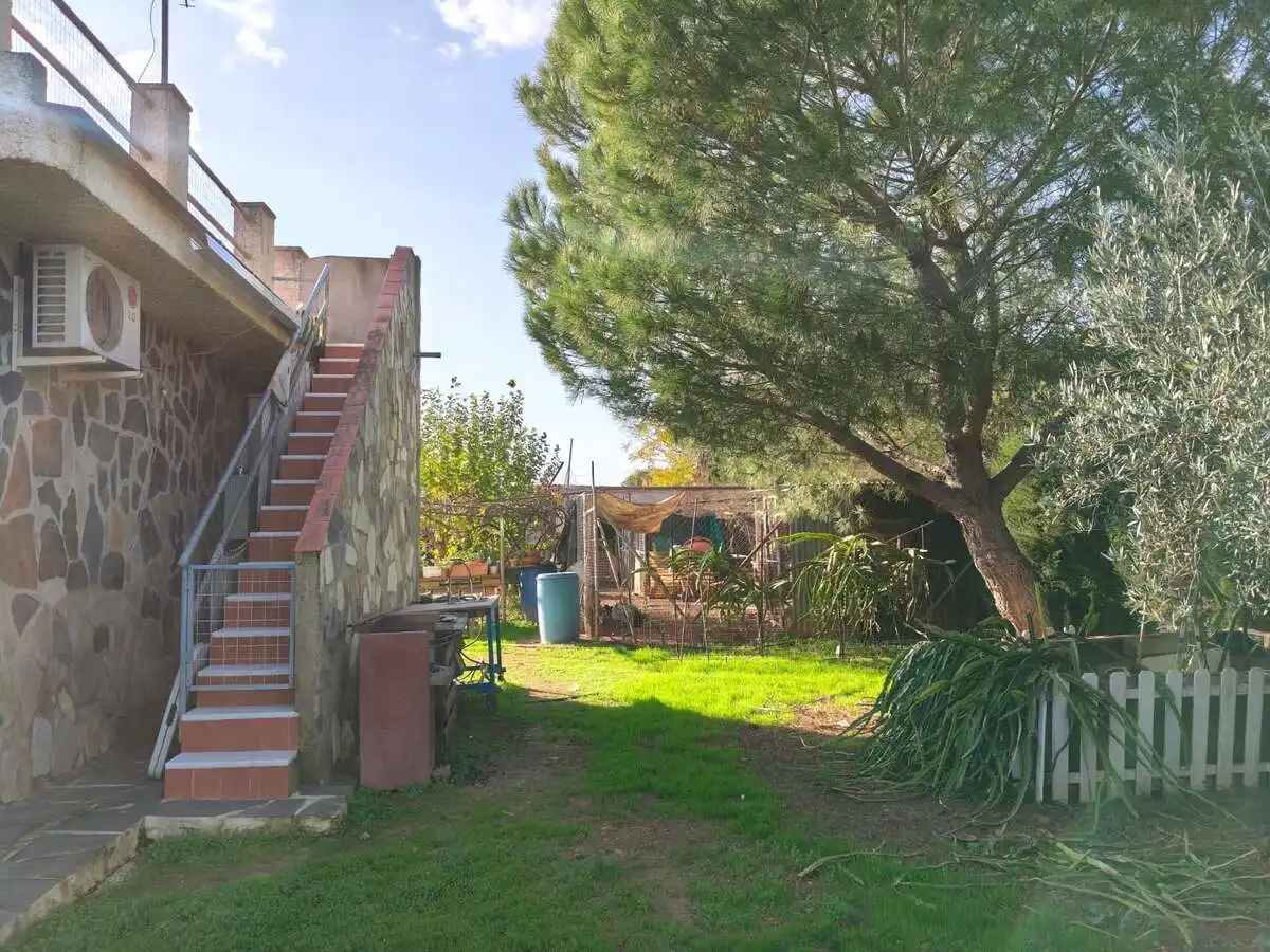 Jardí de Casa o xalet en venda en Sevilla amb Aire condicionat, Traster i Piscina