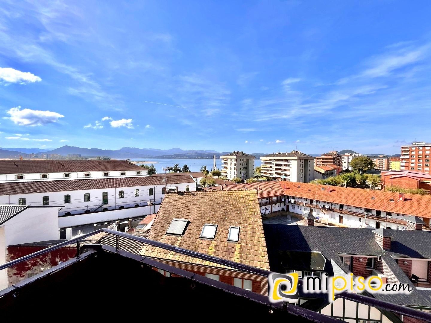 Vista exterior de Piso en venta en Santoña con Calefacción y Terraza