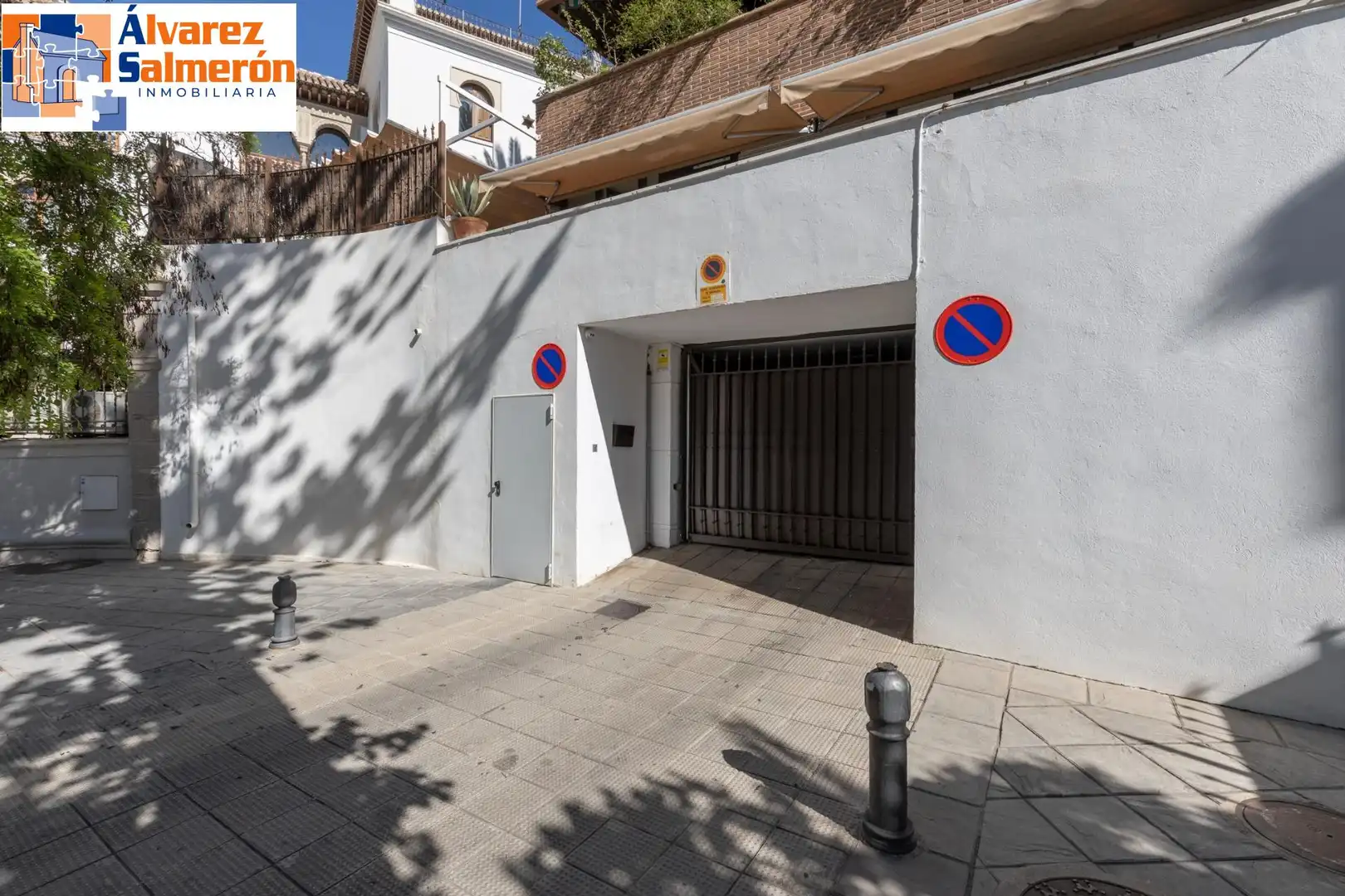 Aparcament de Pis en venda en Granada amb Terrassa, Traster i Piscina comunitària