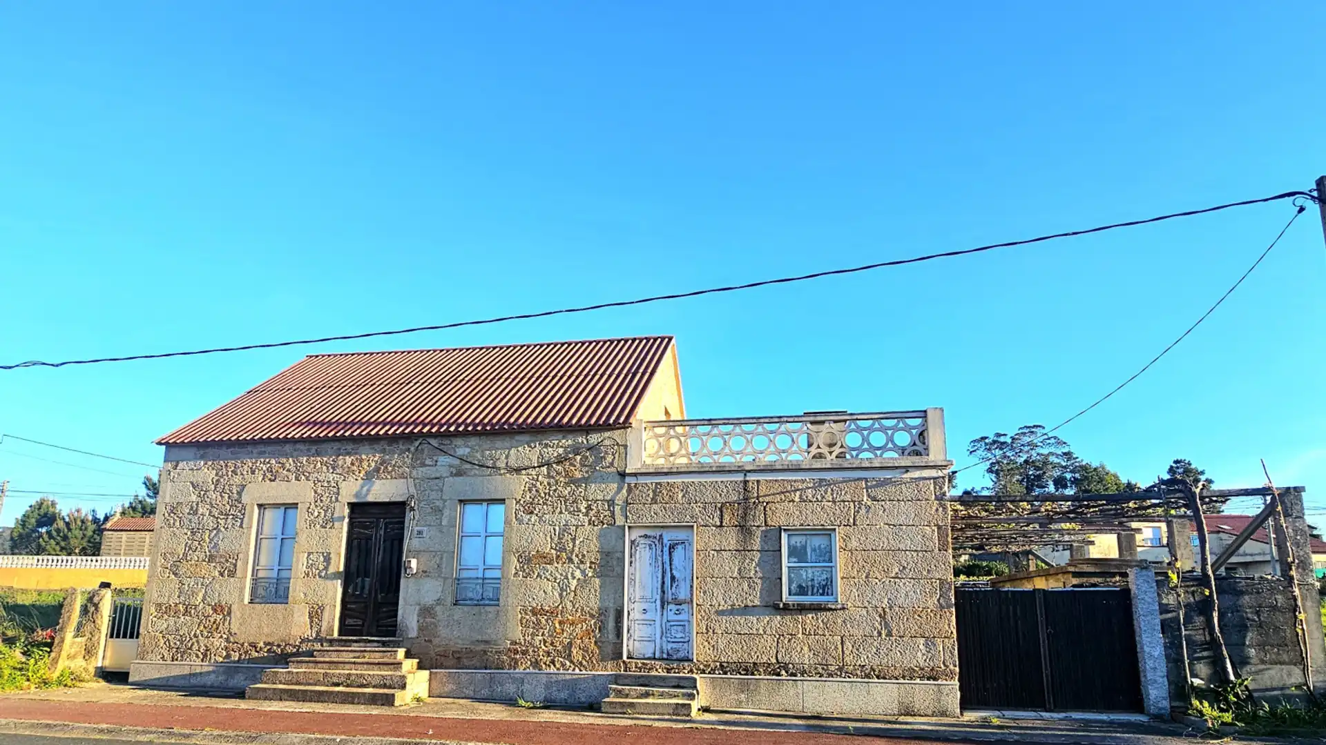 Vista exterior de Casa o chalet en venta en Ribeira con Jardín privado y Balcón