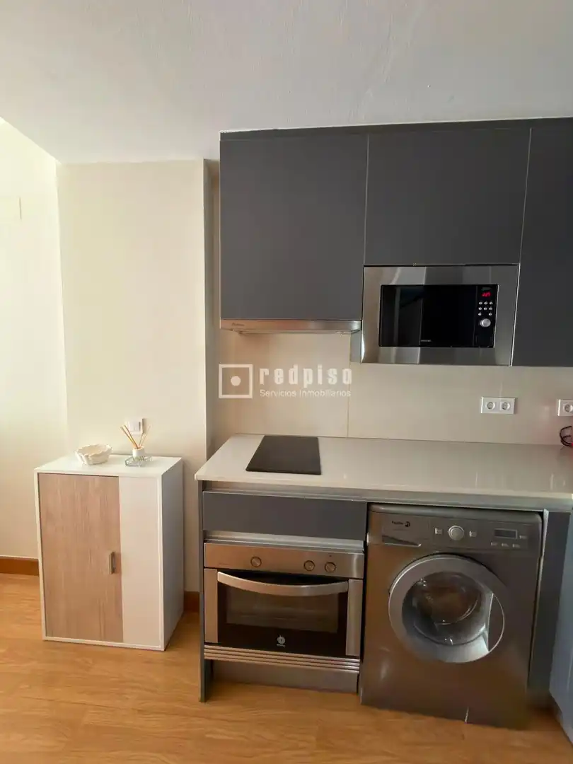 Cuina de Estudi en venda en Madrid amb Aire condicionat, Jardí privat i Traster