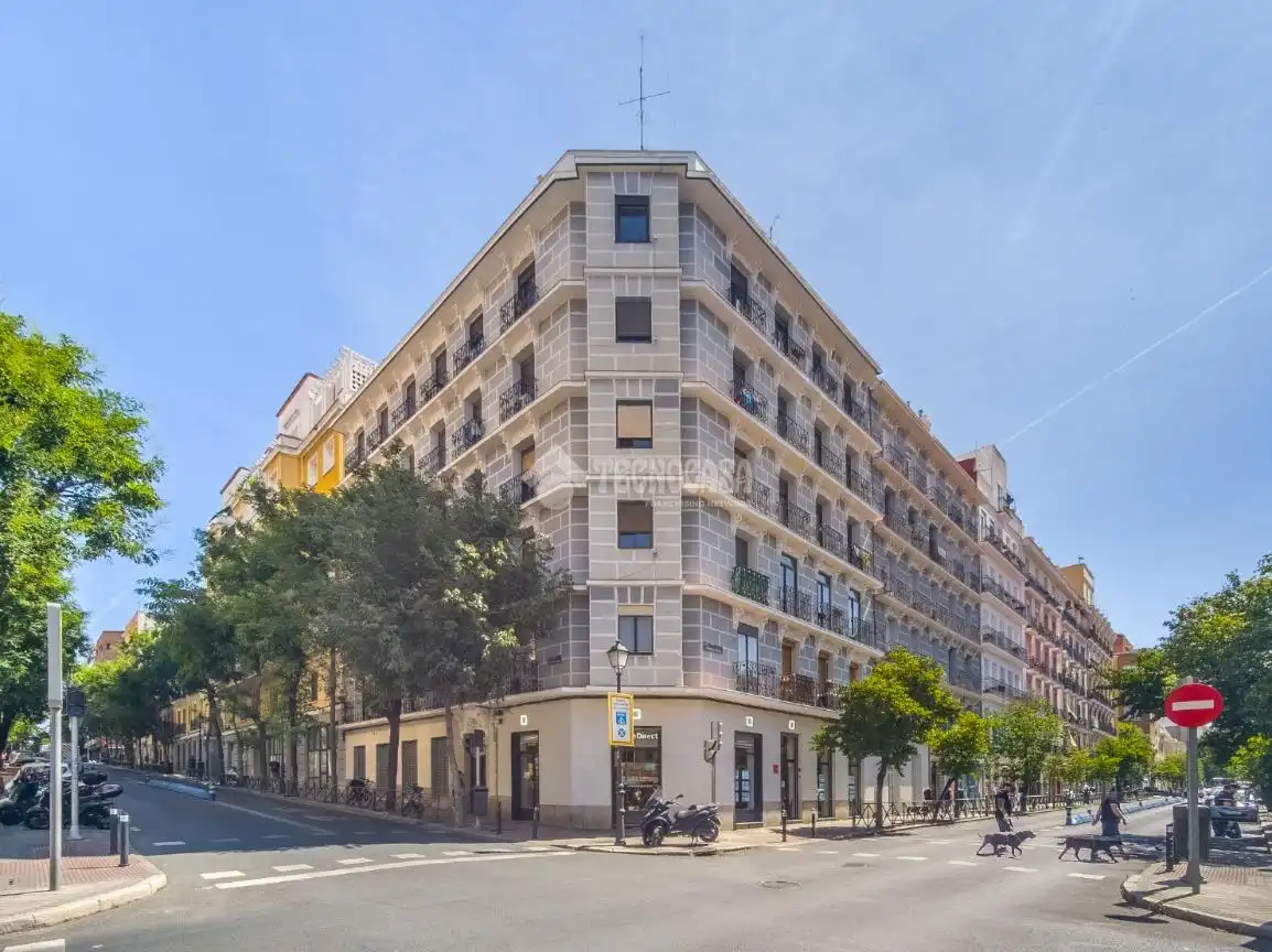 Vista exterior de Pis en venda en Madrid amb Calefacció