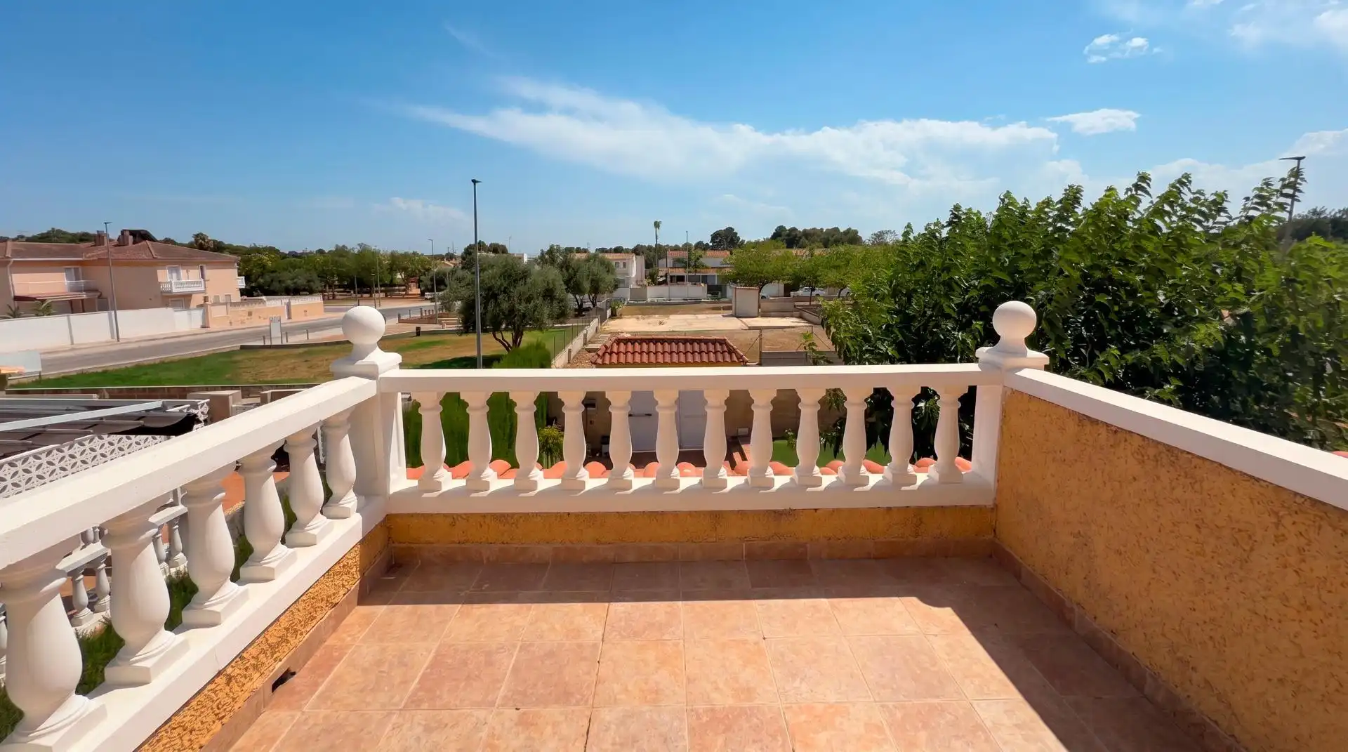 Terrassa de Casa o xalet en venda en La Pobla de Vallbona amb Aire condicionat, Calefacció i Jardí privat
