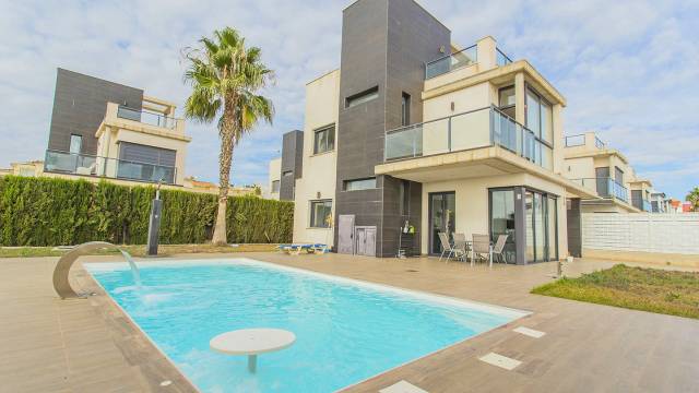 Casa-chalet en Venta en Lomas de Cabo Roig - Los Dolses