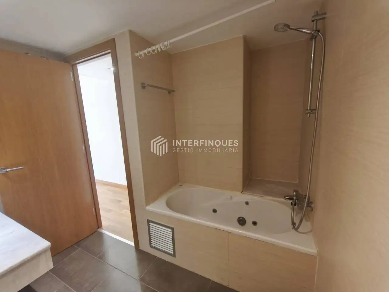 Bathroom of Duplexes for sale in Badalona  with Air Conditioner, Heating and Parquet flooring