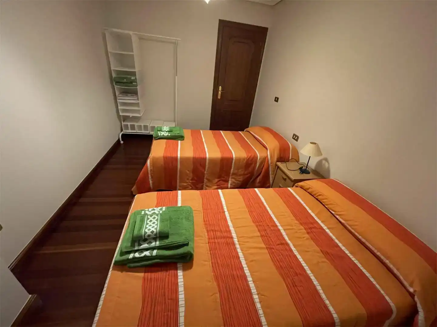 Dormitori de Pis de lloguer en Ferrol amb Parquet, Moblat i Forn