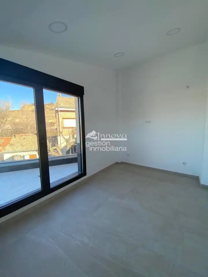 Dormitori de Casa o xalet de lloguer en Segovia amb Calefacció, Terrassa i Moblat