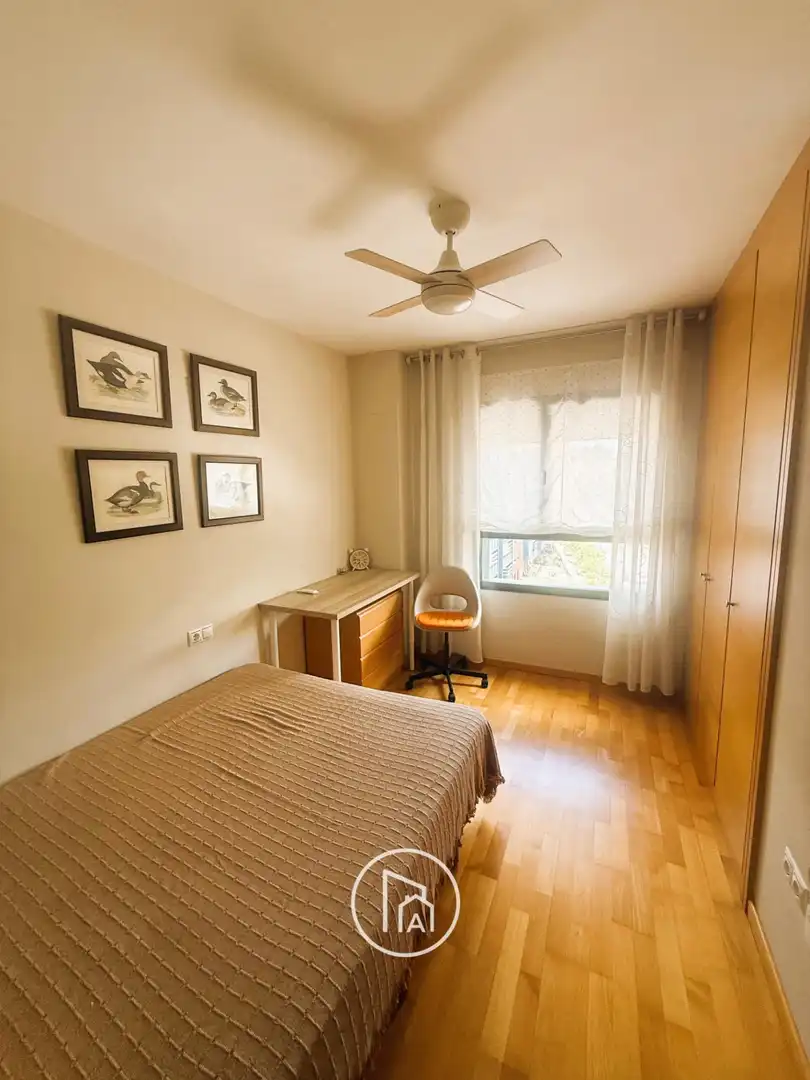 Bedroom of Flat for sale in Paterna  with Parquet flooring