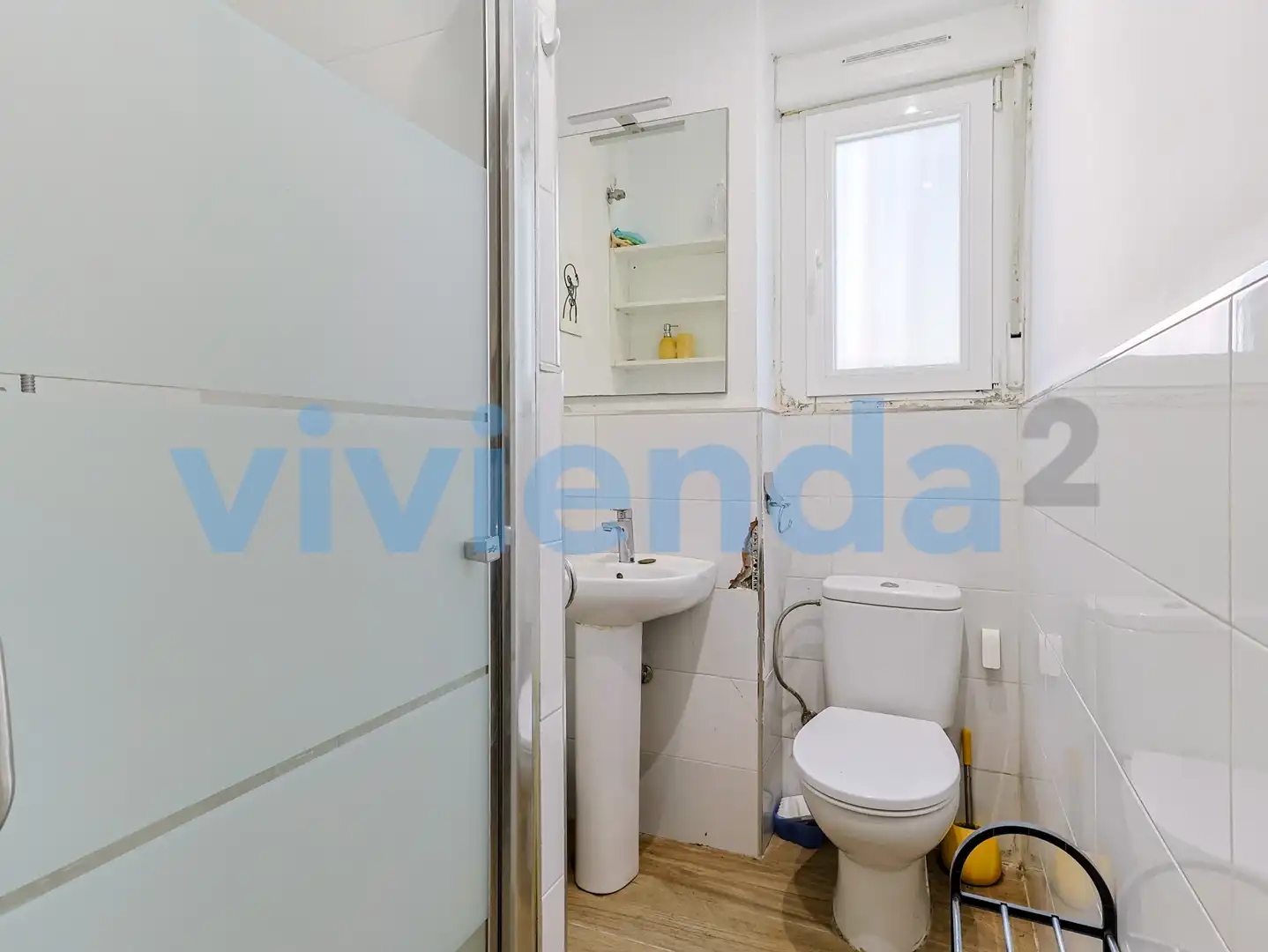 Bany de Local en venda en Madrid amb Aire condicionat, Calefacció i Moblat