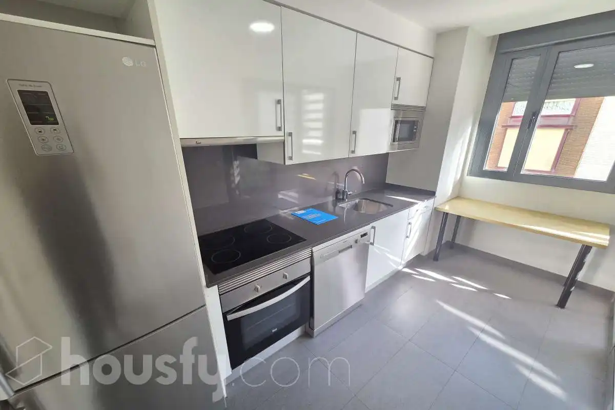 Kitchen of Flat for rent in Madrid  with Air Conditioner, Heating and Storage room