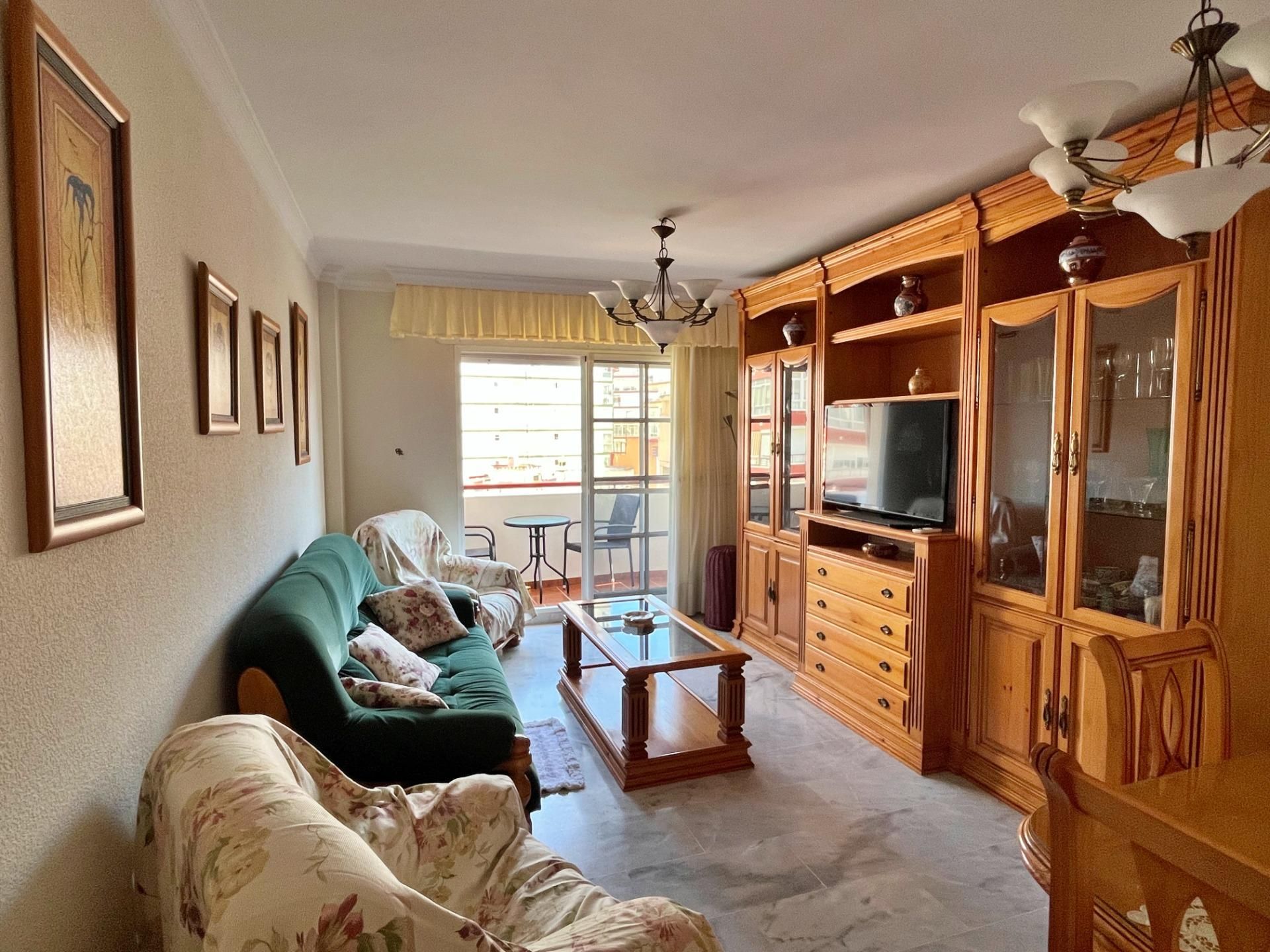 Sala de estar de Piso de alquiler en Vélez-Málaga con Aire acondicionado, Terraza y Piscina comunitaria