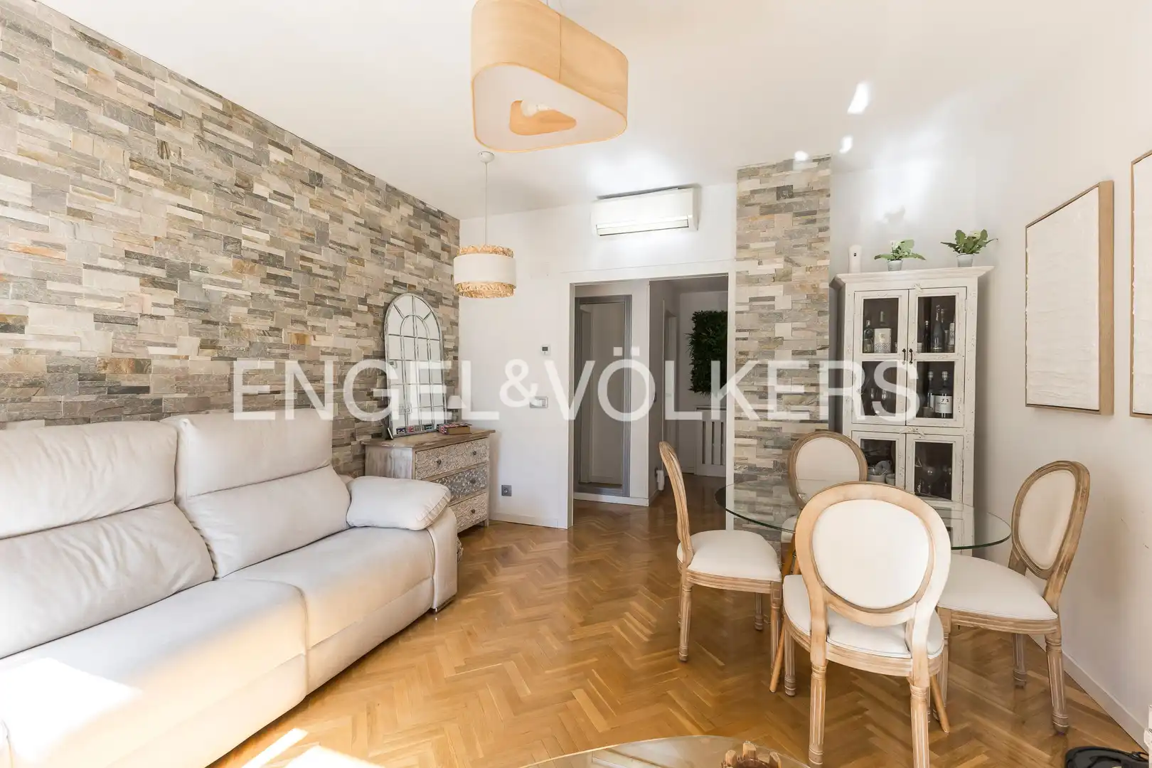 Living room of Flat for rent in Madrid  with Air Conditioner, Heating and Private garden
