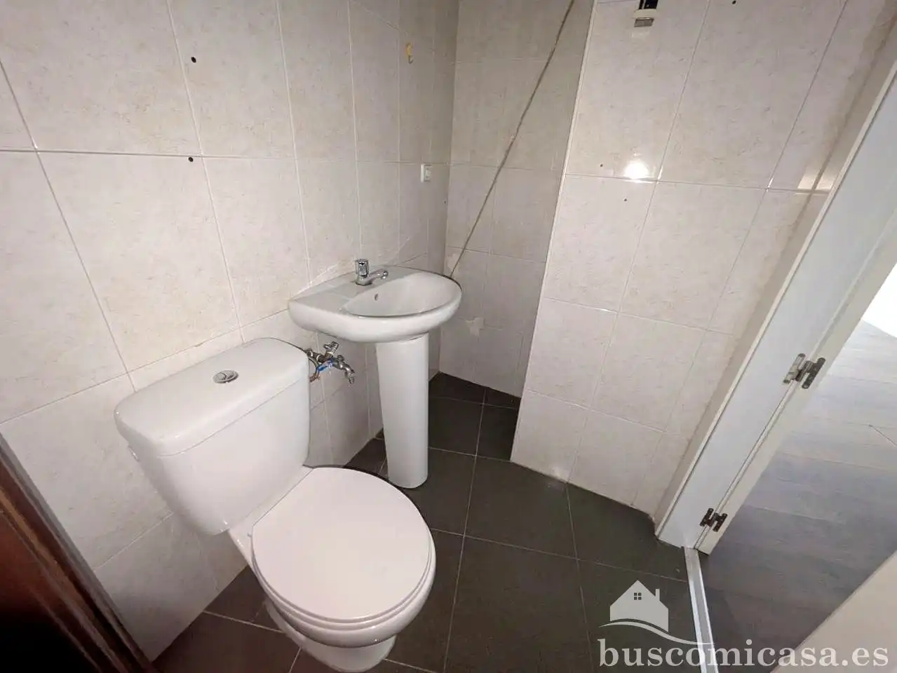 Bany de Local de lloguer en Linares amb Aire condicionat