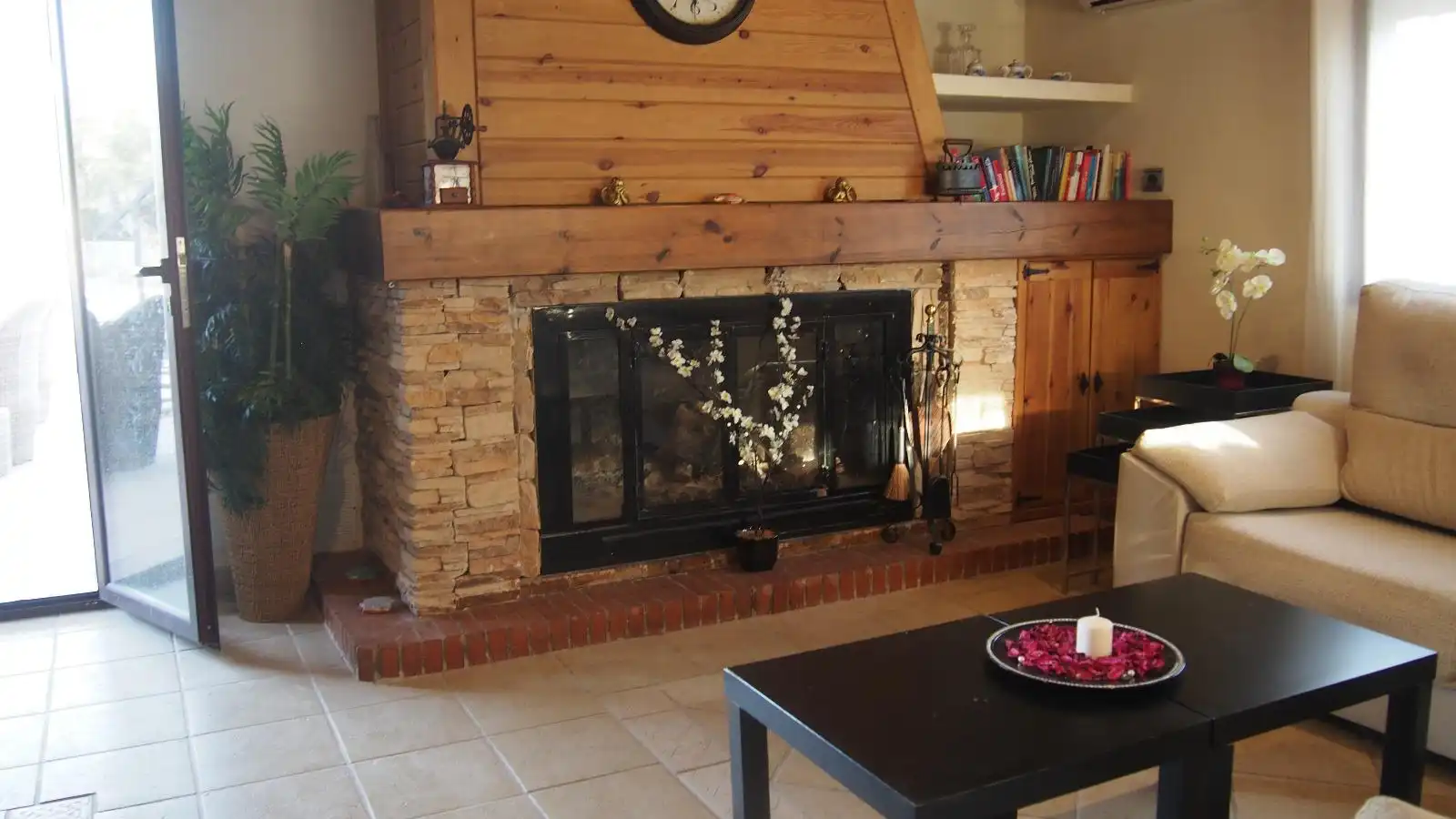 Sala de estar de Finca rústica en venta en Atarfe con Aire acondicionado, Calefacción y Jardín privado