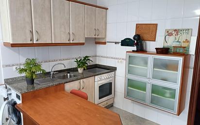 Kitchen of Apartment for sale in Santiago de Compostela 