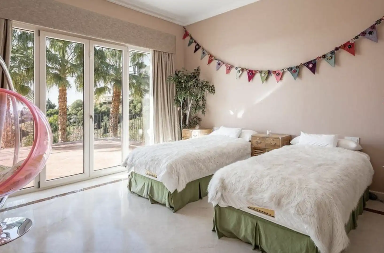 Habitación de Casa o chalet de alquiler en Marbella con Aire acondicionado, Jardín privado y Piscina
