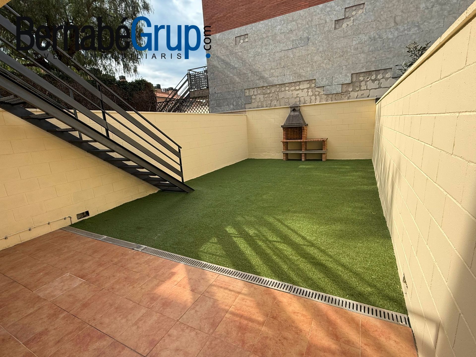 Jardí de Casa adosada en venda en Castellar del Vallès amb Terrassa i Balcó
