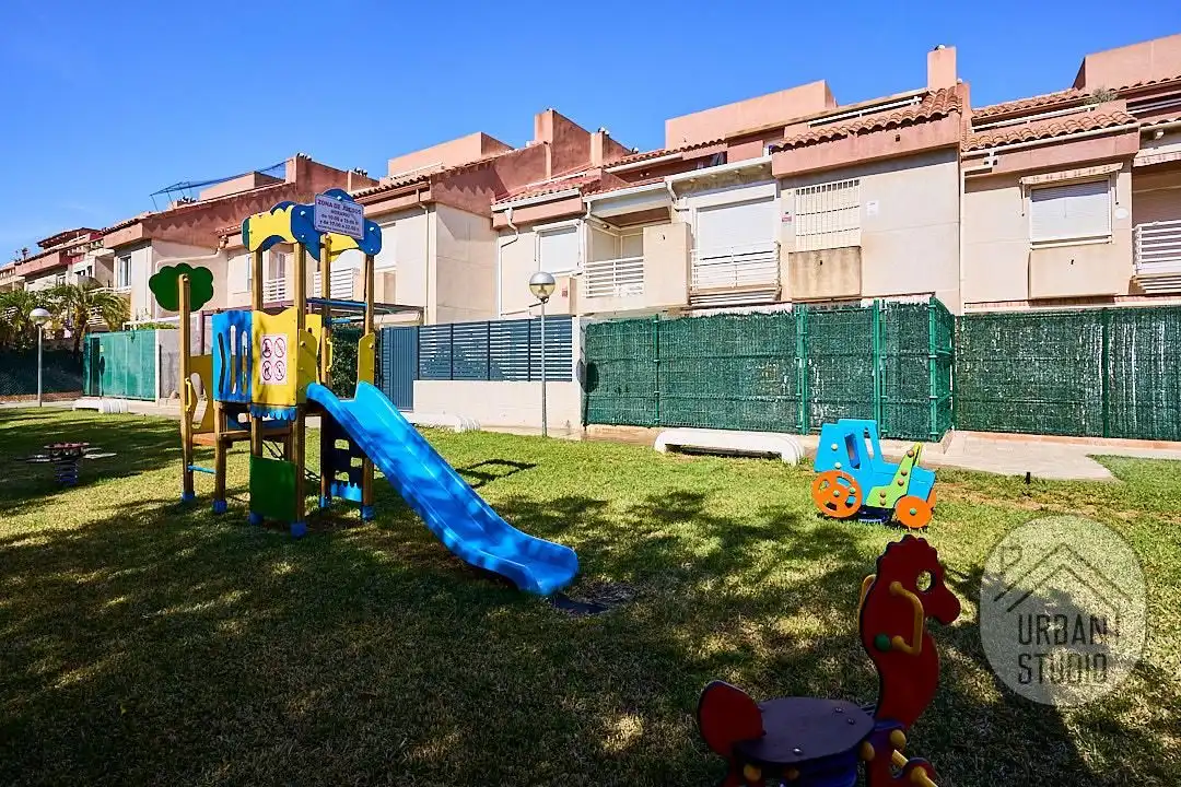 Jardí de Casa o xalet en venda en Alicante / Alacant amb Aire condicionat, Calefacció i Terrassa
