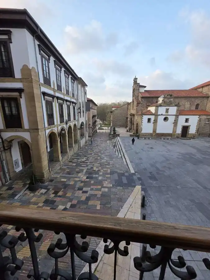 Vista exterior de Pis en venda en Avilés amb Calefacció, Traster i Moblat