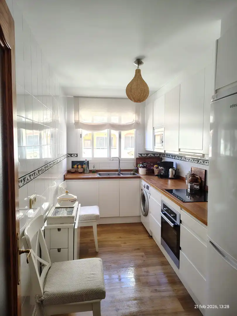 Cuina de Apartament en venda en Estepona amb Aire condicionat, Terrassa i Piscina
