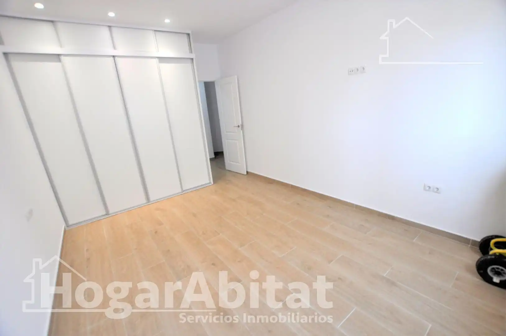 Habitación de Piso en venta en Valencia con Balcón