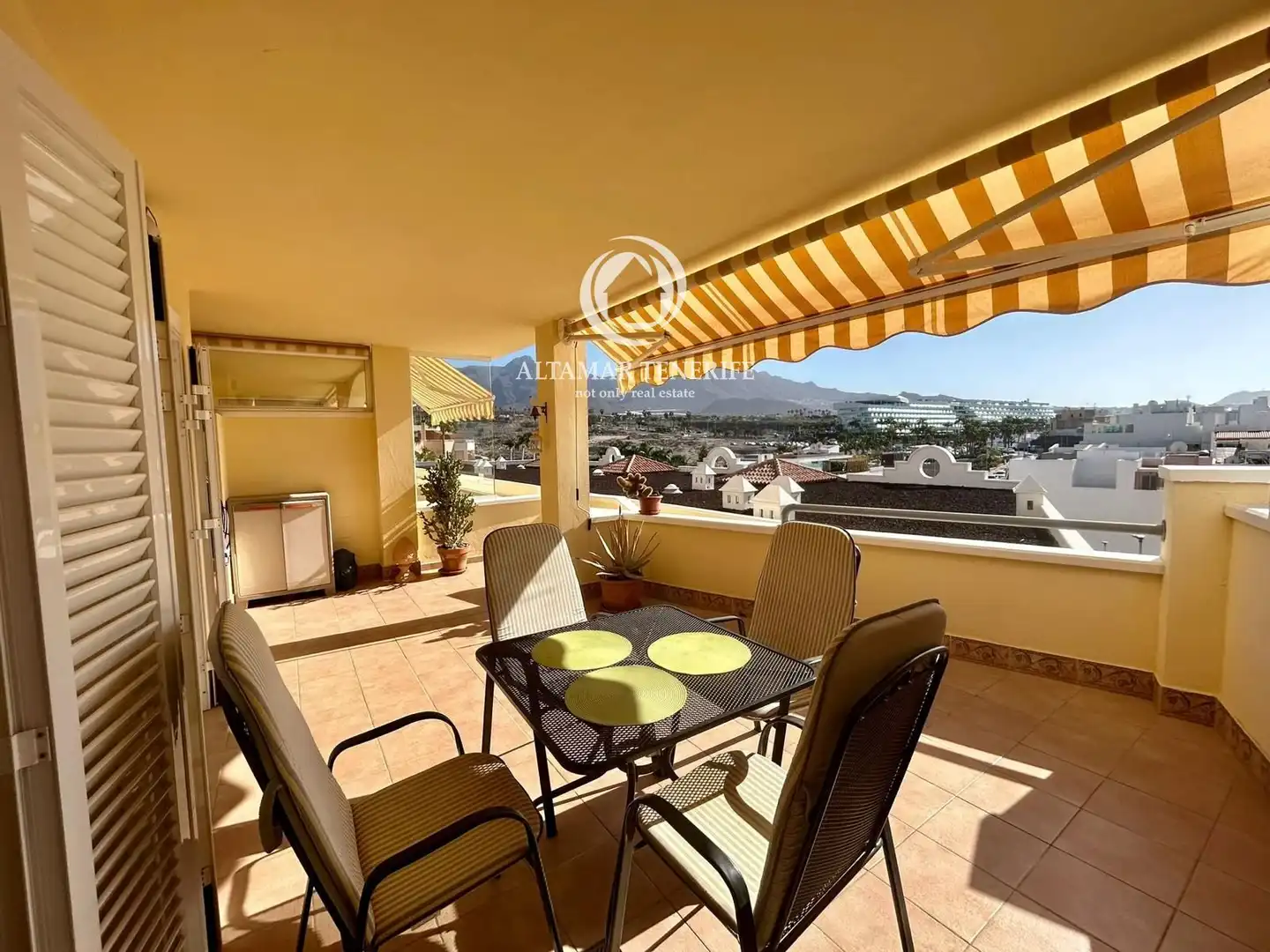 Apartamento con piscina en venta en Costa Adeje