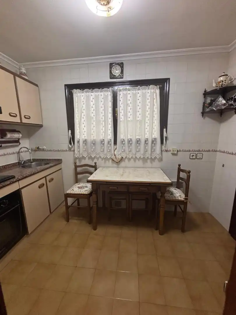 Küche von Wohnung zur Miete in Oviedo  mit Heizung, Parkett und Möbliert