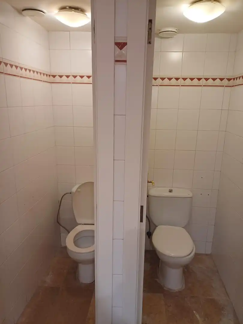 Baño de Local de alquiler en Tarragona con Aire acondicionado